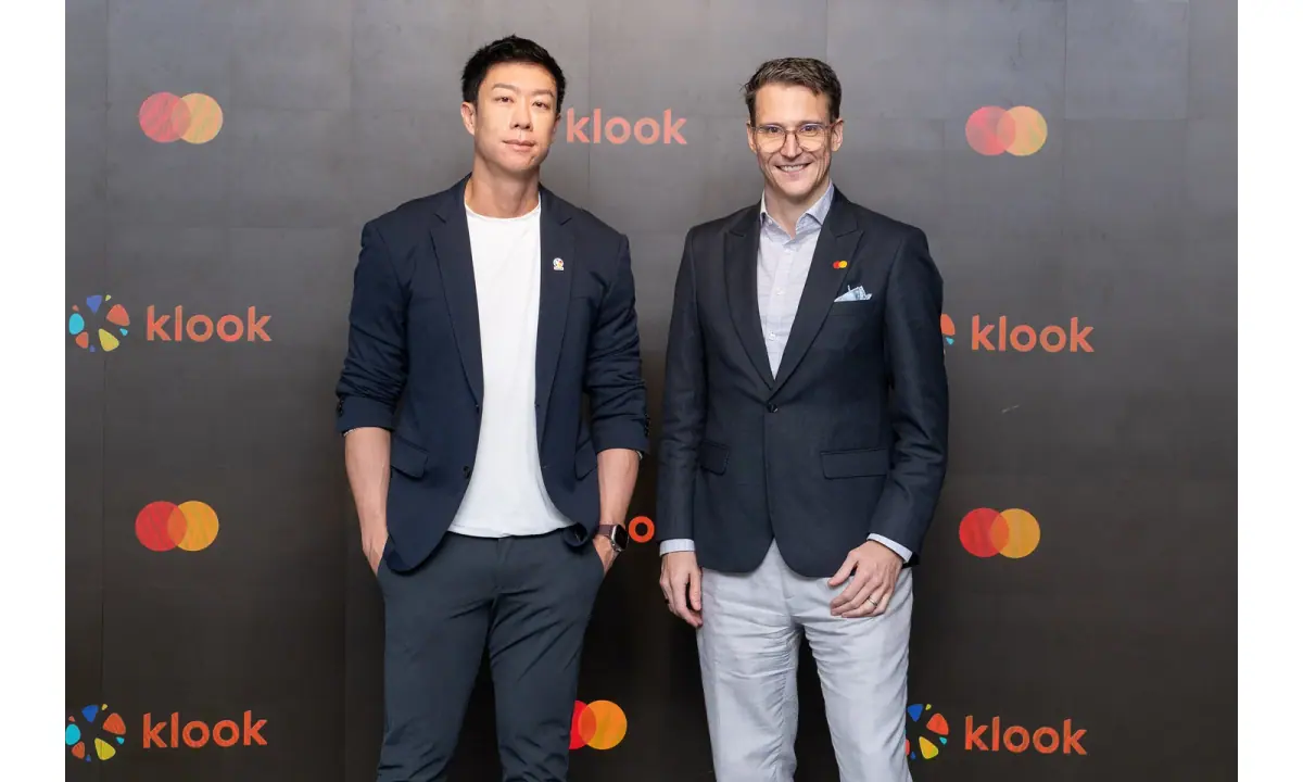 Klook co-founder Eric Gnock Fah and Mastercard Asia Pacific executive Peter Robejsek at the partnership announcement.