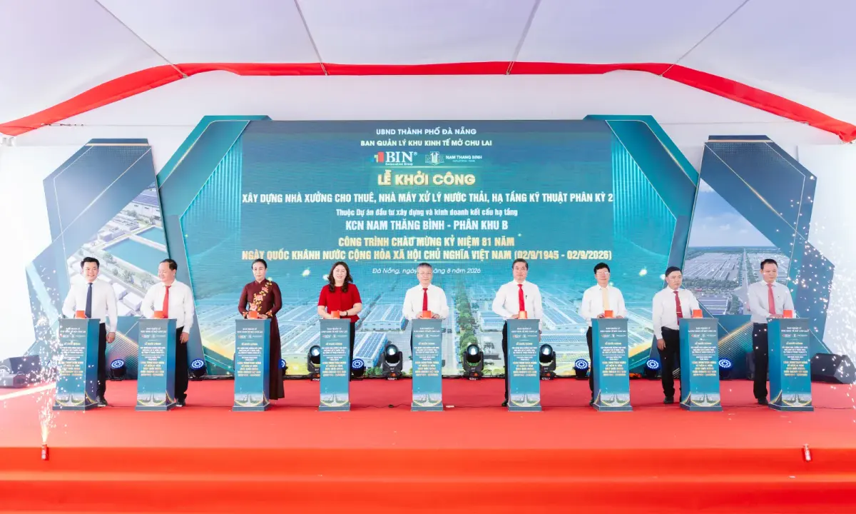 Nine participants at the Nam Thang Binh construction commencement ceremony.